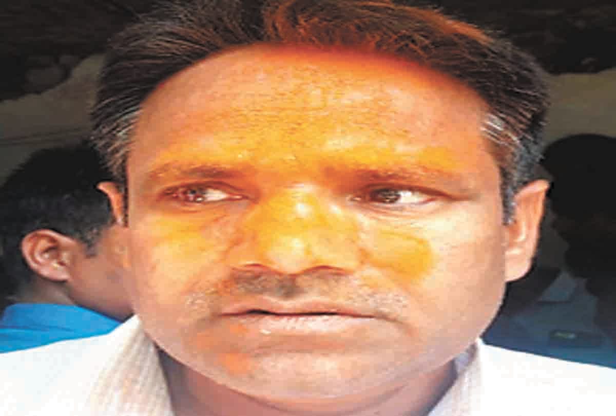 Pratapgarh: Tiny branch operators try to rob my pill