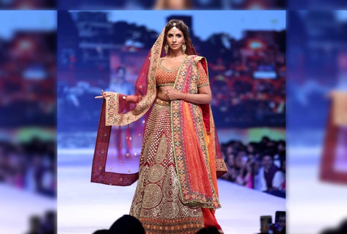 Shweta Bachchan Nanda Becomes Showstopper For Abu Jani and Sandeep Khosla