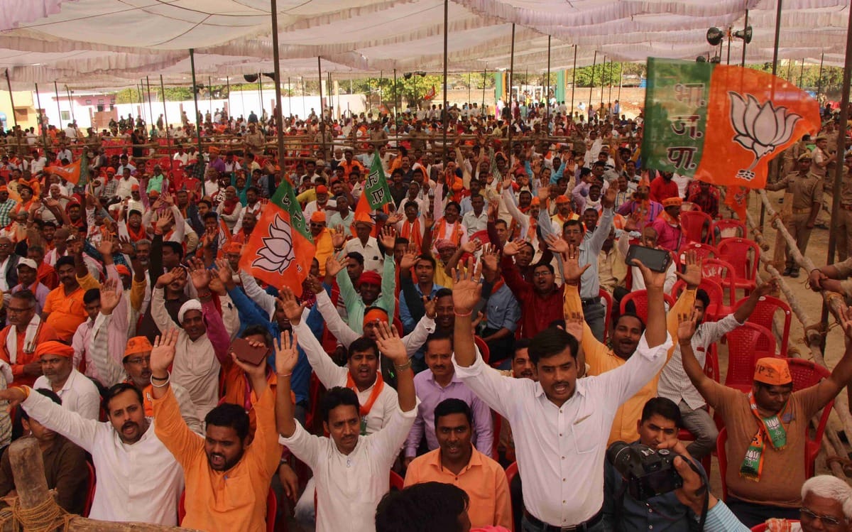 Yogi adityanath pray in kashi vishwanath temple and kaal bhairav temple for loksabha election 2019