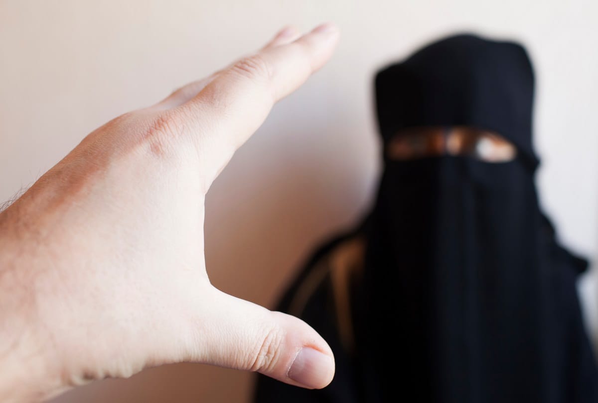 woman kept in chains for 20 days and tortured by husband in pakistan