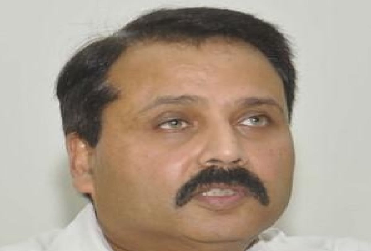 Additional Chief Secretary in the court custody throughout the day
