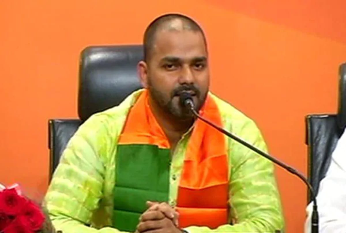 Bhojpuri singer pawan singh curious case bihar elections 2020 manoj Tiwari gathers crowd
