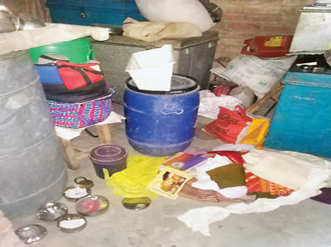 Two lakhs of goods including cash