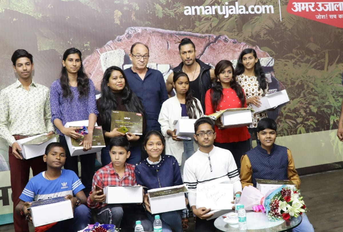 amar ujala special event chak russell and vidyut jamwal meets kids and distributes prize