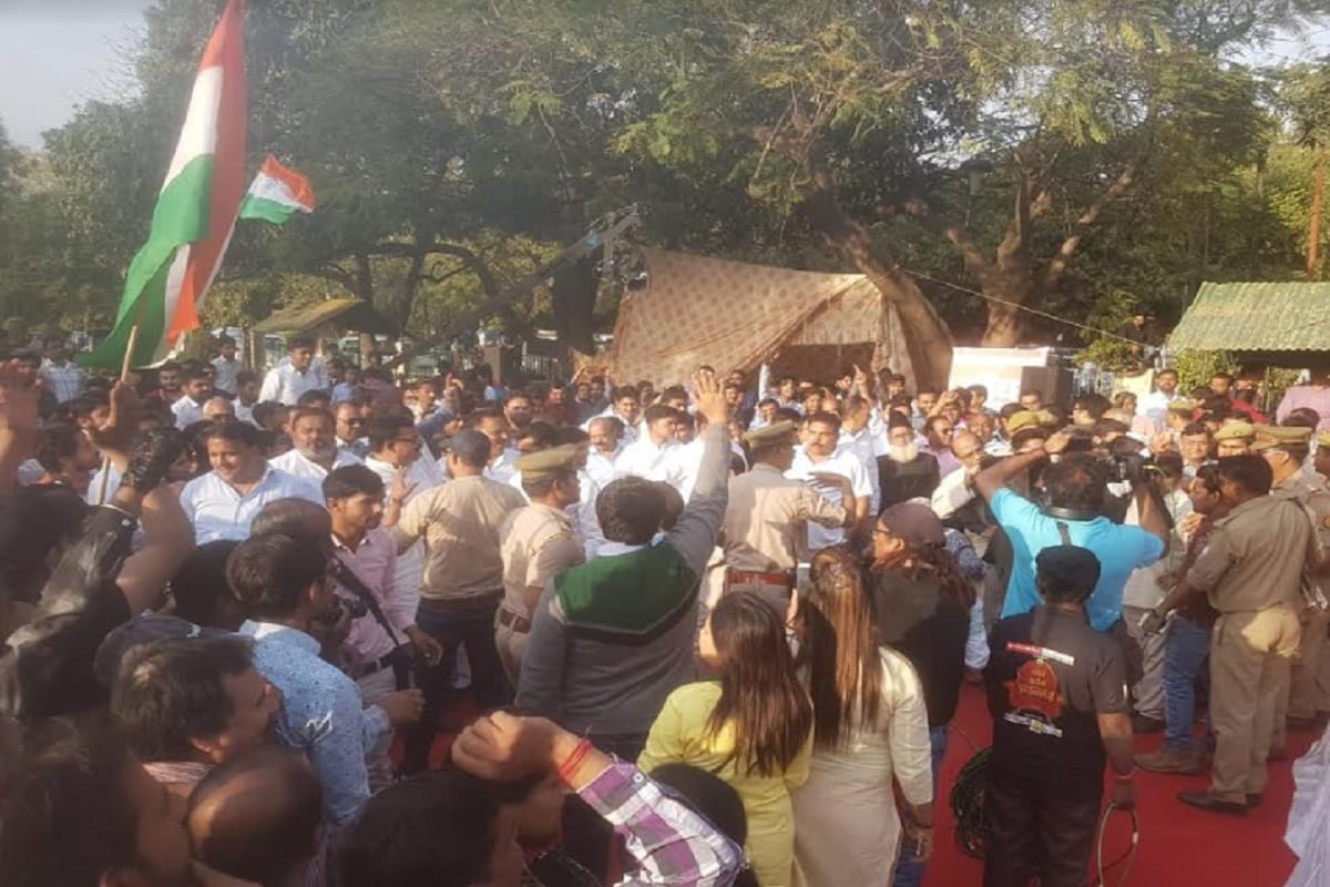 Ruckus of BJP RLD and SP leaders in TV Debate at Meerut