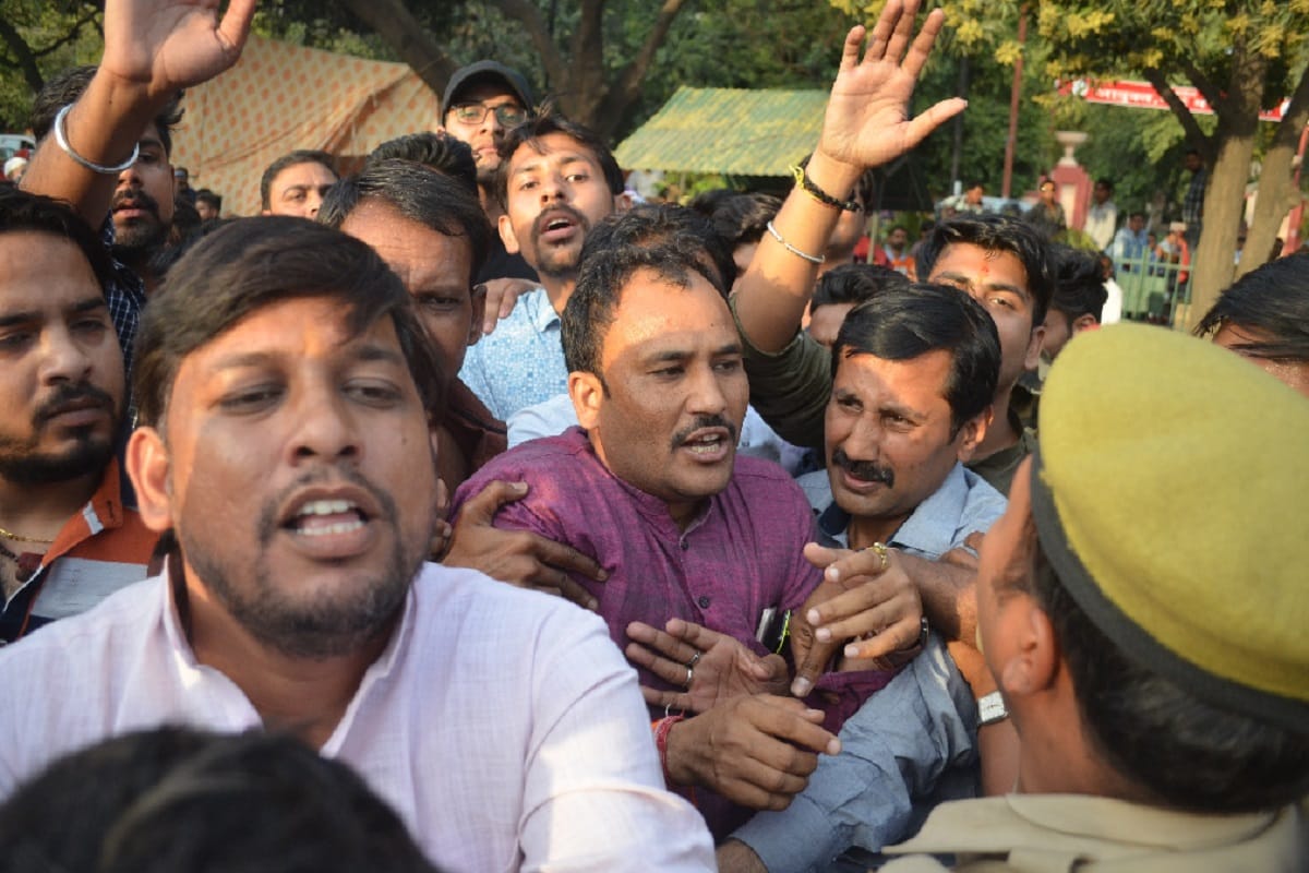 The fight between the supporters of BJP, SP and Congrees in TV debate at Meerut