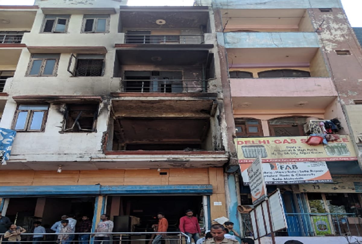 Shaheen Bagh Fire broke out in building due to short circuits