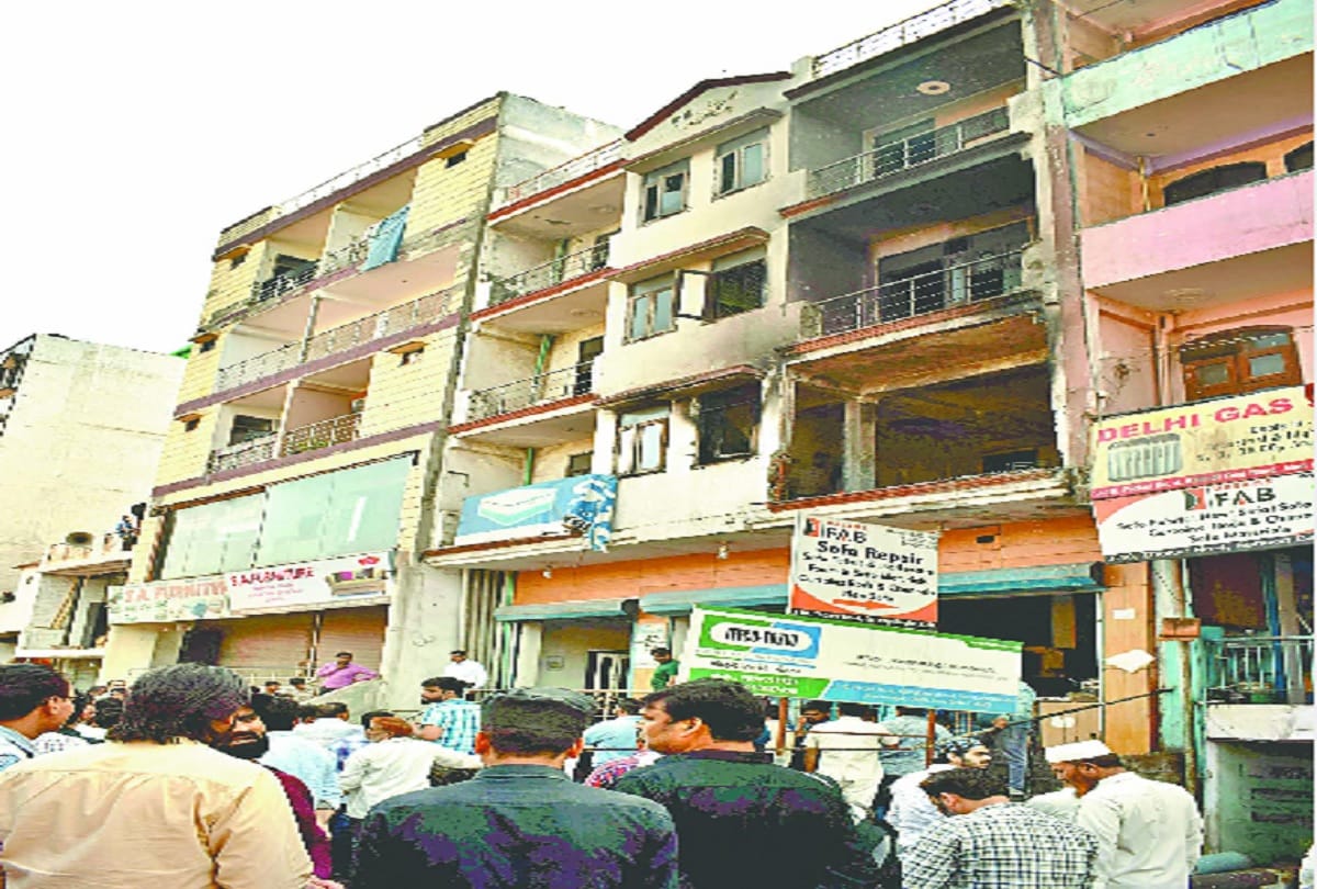 Shaheen Bagh Fire broke out in building due to short circuits