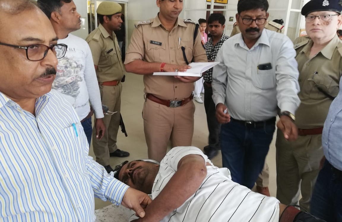 Robbery of 7 lakh rupees with bank Franchises in ghazipur