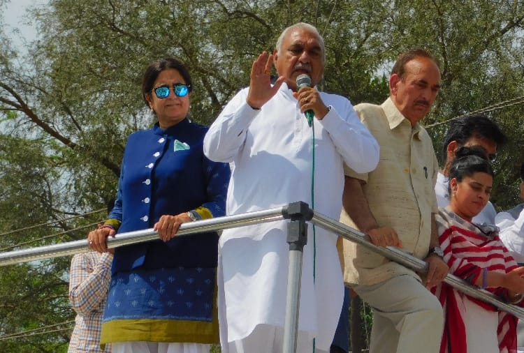 Lok sabha 2019, Ghulam Nabi Azad announces Shruti Chaudhary as a candidate for Lok sabha election