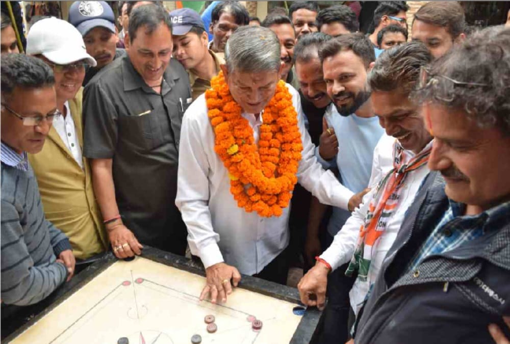 Lok sabha elections 2019 Congress Harish Rawat kept grass basket on his head during public meeting