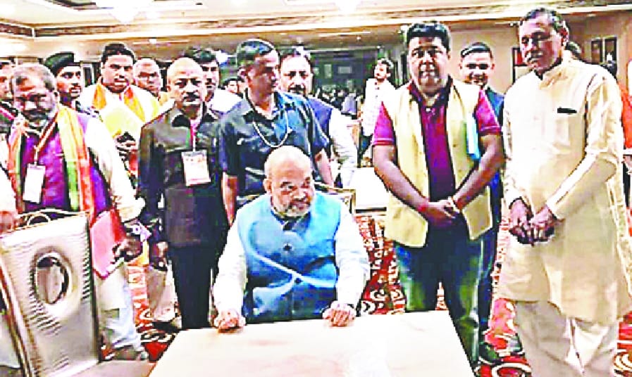 amit shah brainstorm on 14 loksabaha seats in west