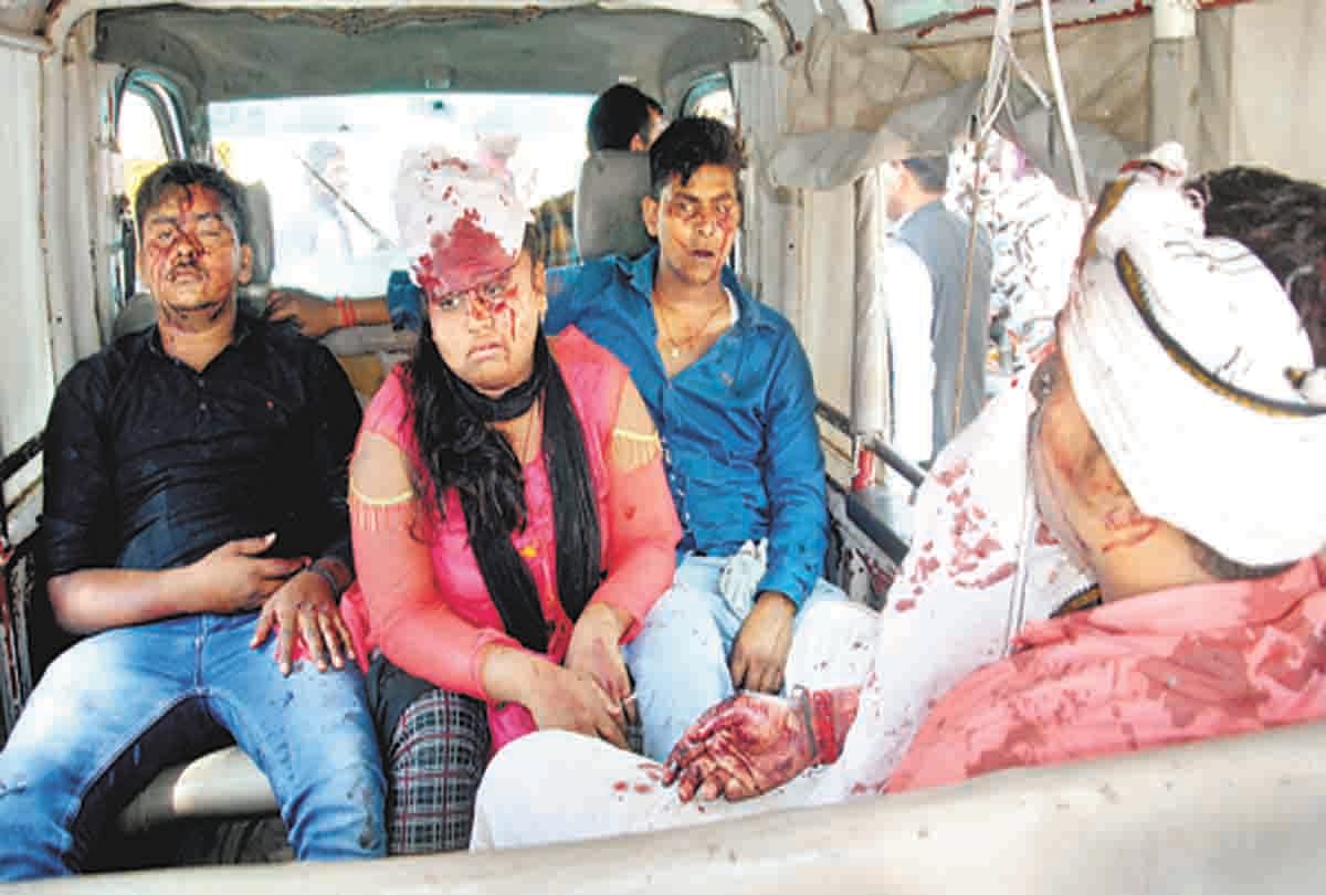 Pratapgarh: Car, nine injured in face-to-face on highway