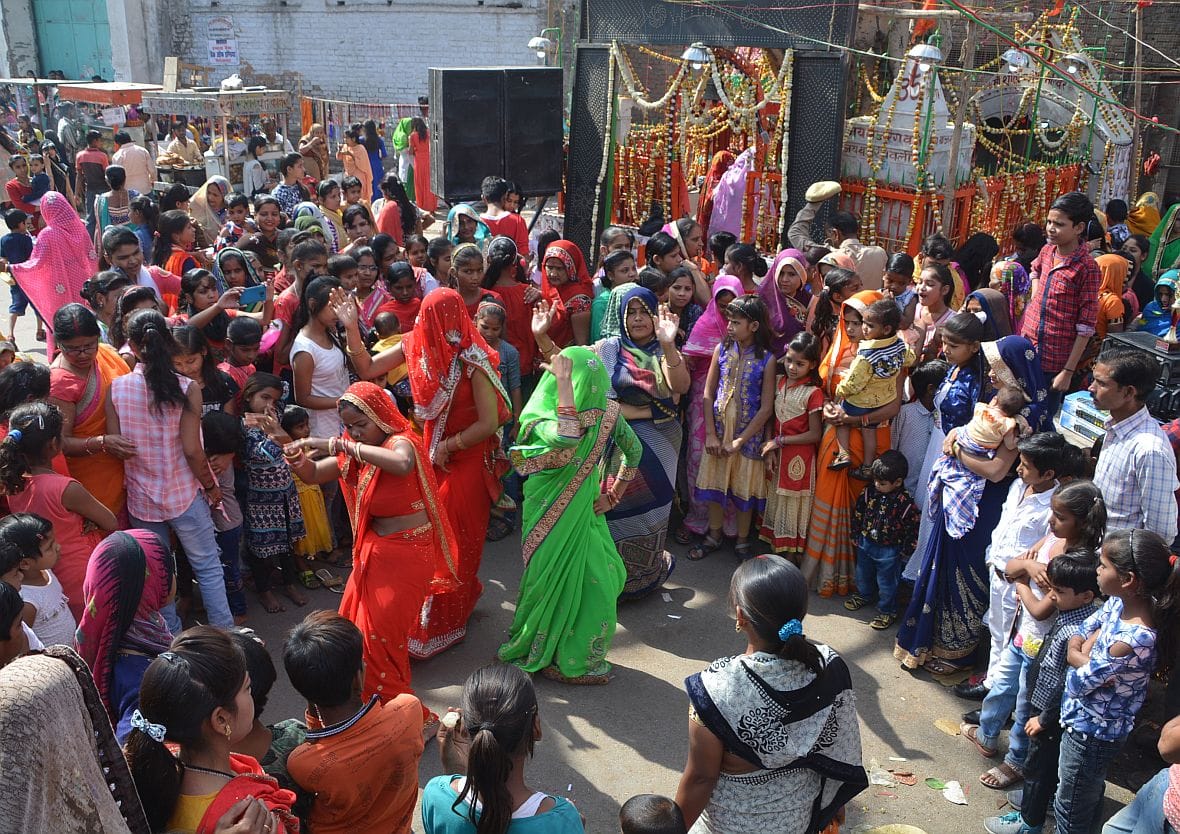 बछामई में लगा शीतला मेला, उमडी भक्तों की भीड़