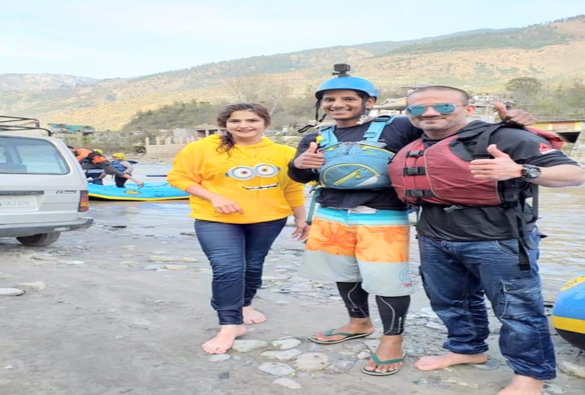 Bollywood actress Zarine Khan in Manali for film shooting location