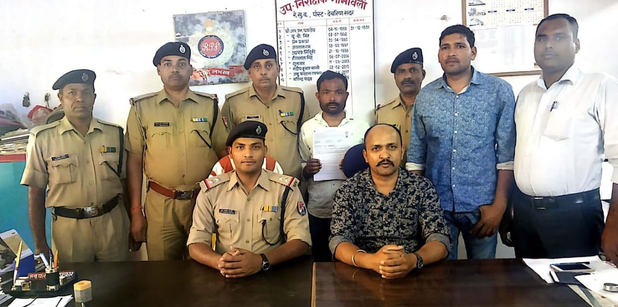 120 टिकट के साथ बिचौलिया गिरफ्तार