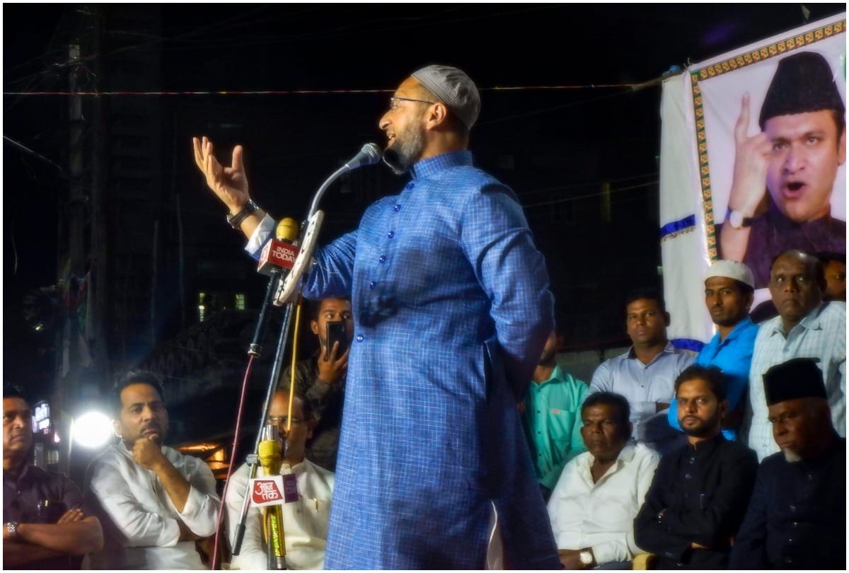 Love of Narendra Modi and Nitish Kumar is stronger then laila Majnu, Asaduddin Owaisi