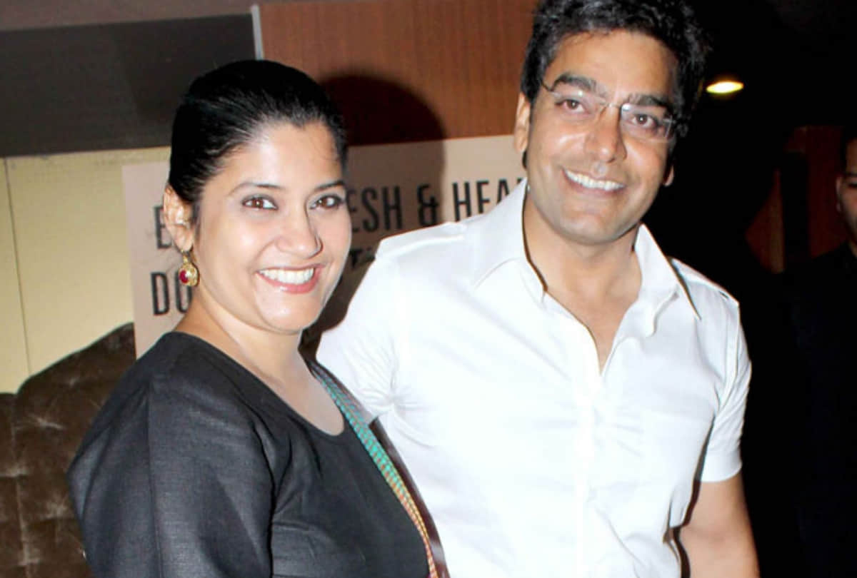 Ashutosh Rana Renuka Shahane 20th marriage anniversary interesting facts of love story proposal through poem