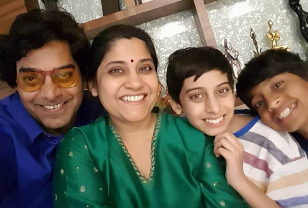 Ashutosh Rana Renuka Shahane 20th marriage anniversary interesting facts of love story proposal through poem