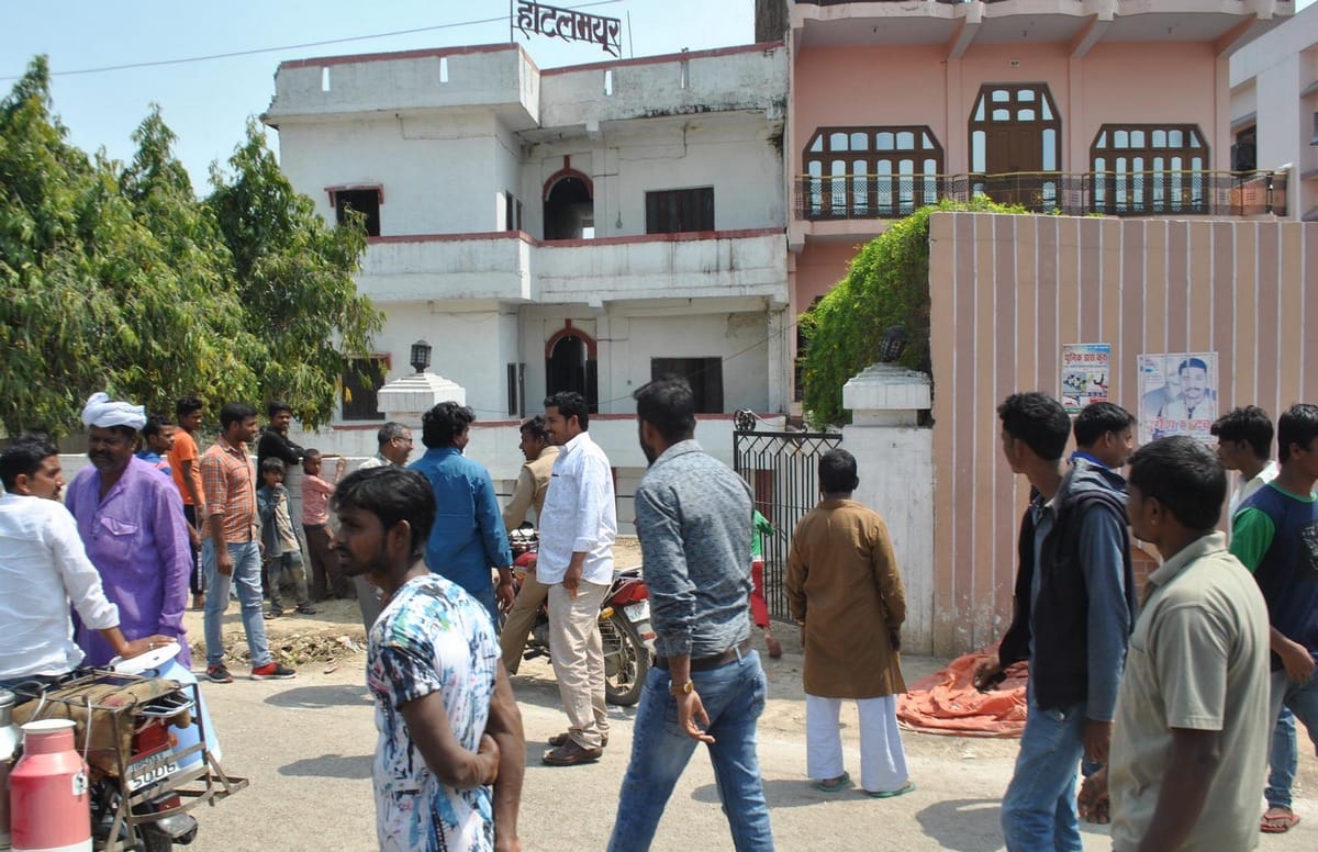 Sex racket caught in a hotel of azamgarh