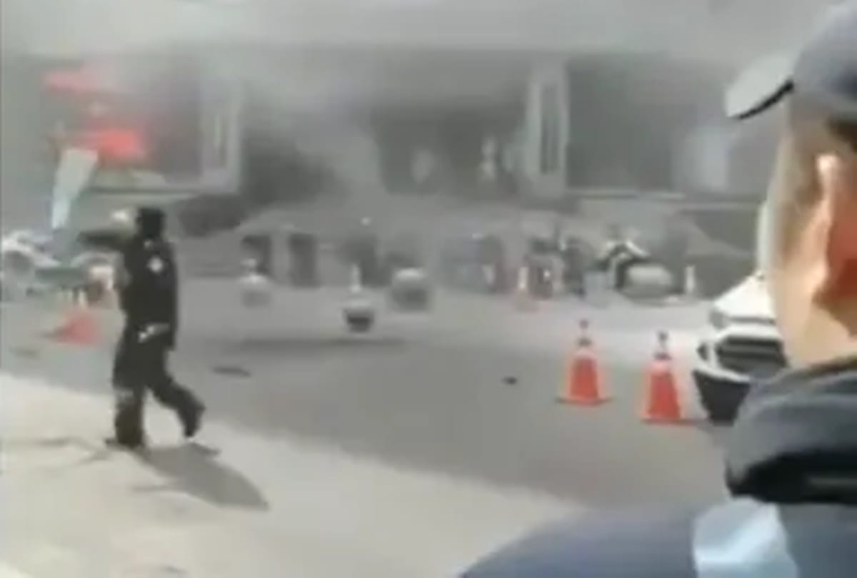 Three hurt, suspect dead in explosive device attack at China police station