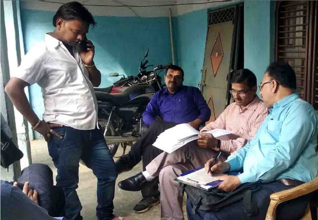 Five lakh rupees recovered from the car during checking