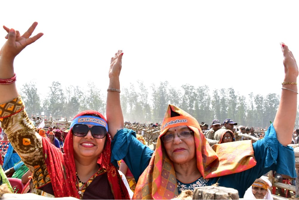 Lok sabha elections 2019 pm modi supporters in rudrapur rally photos 