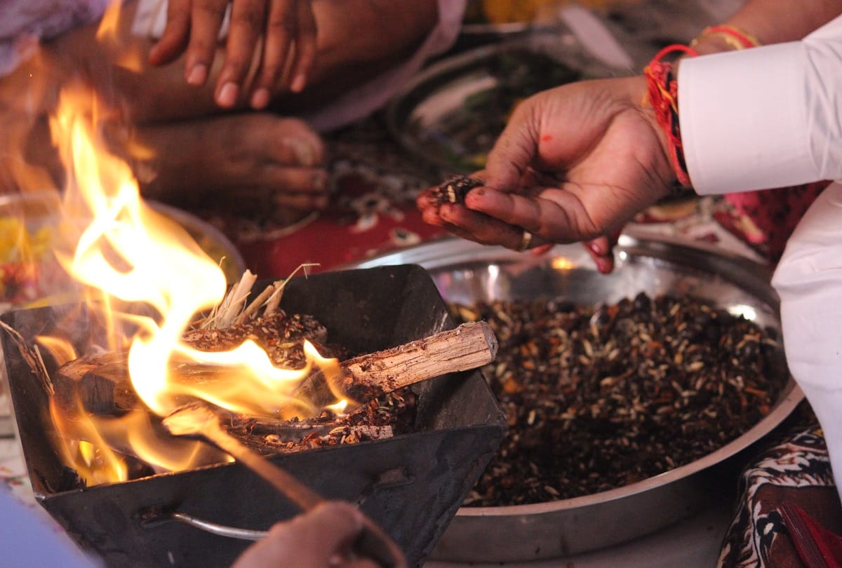 puja ke asan ke niyam rules know which type asana should be used in worship