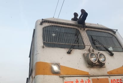 Stone pelting on Kisan Express driver injured