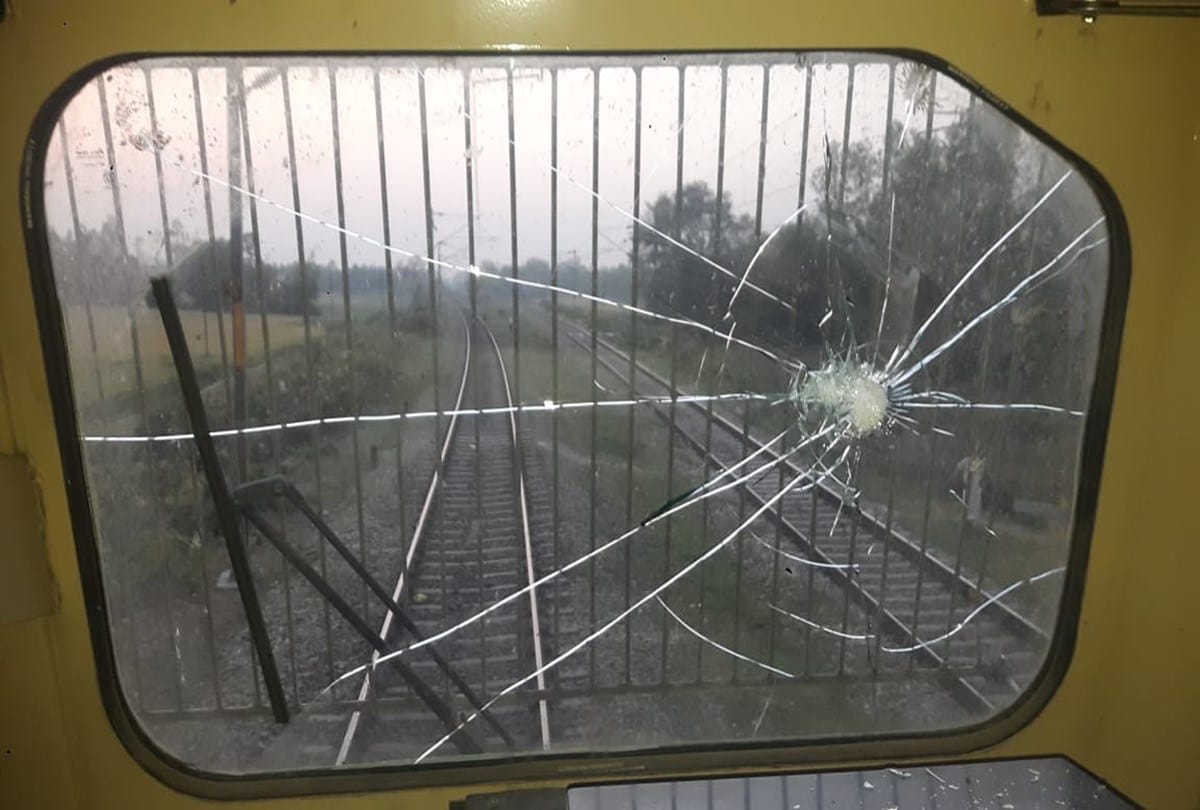 Stone pelting on Kisan Express driver injured