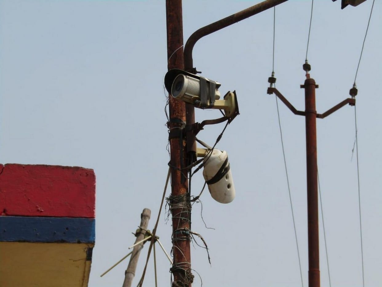 निशाने से भटके सक्सेना चौराहे पर लगे सीसीटीवी कैमरे