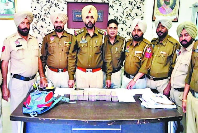 Two people arrested with Rs 75 lakh cash in Mohali