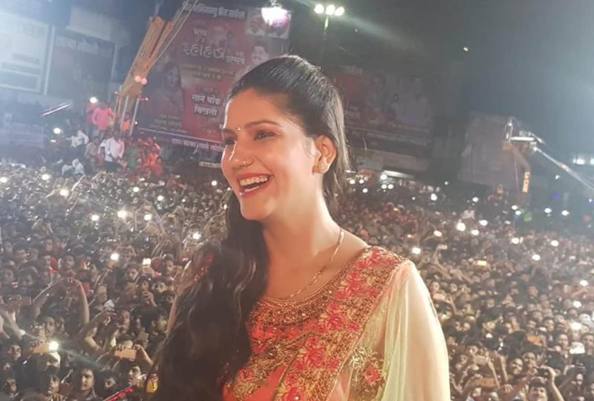Sapna Choudhary birthday special know why she is wearing salwar suit during stage performance