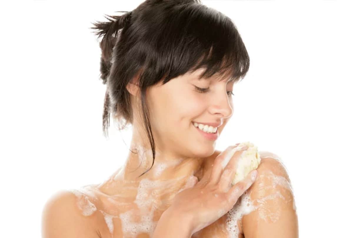 summer tips shiny your legs with help of body polishing