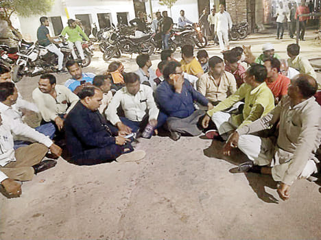 municipality office scam, ruckus in Kotwali