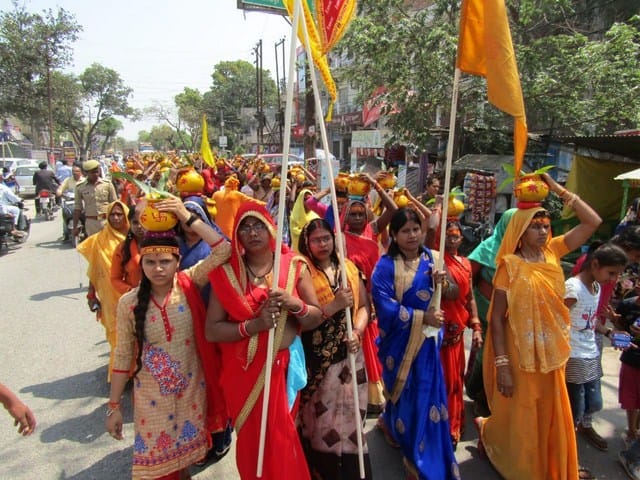 Traveling from the pomp