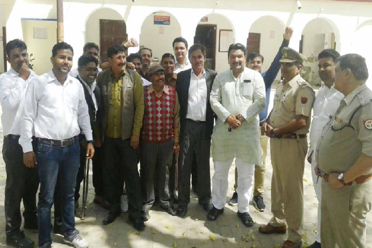 Meerut, did not let lawyers go in PM Modi's public meeting and They are demanding High Court Bench