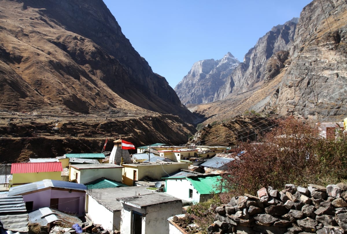 visit last village of India mana located in uttarakhand
