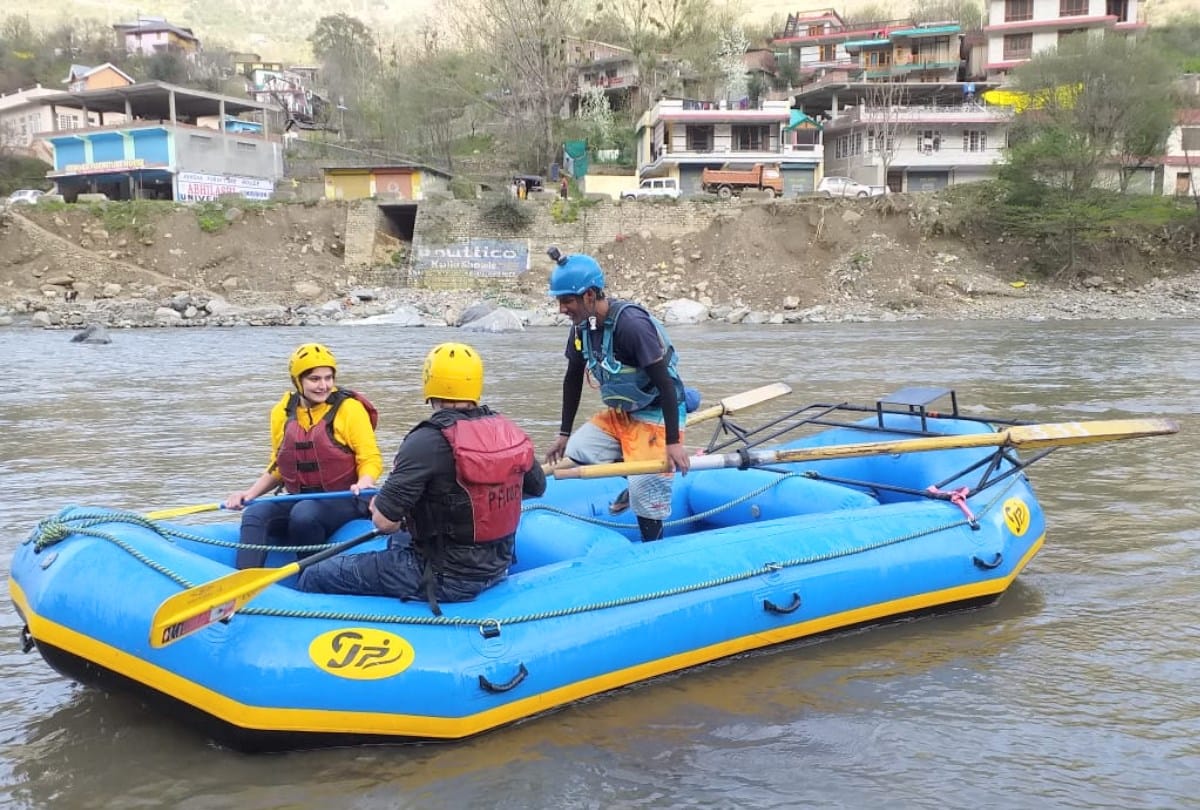 Bollywood Actress Zareen Khan in Manali Kullu Himachal Pradesh