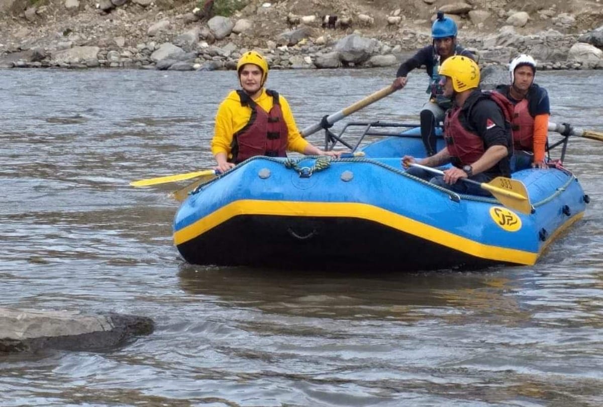 Bollywood Actress Zareen Khan in Manali Kullu Himachal Pradesh