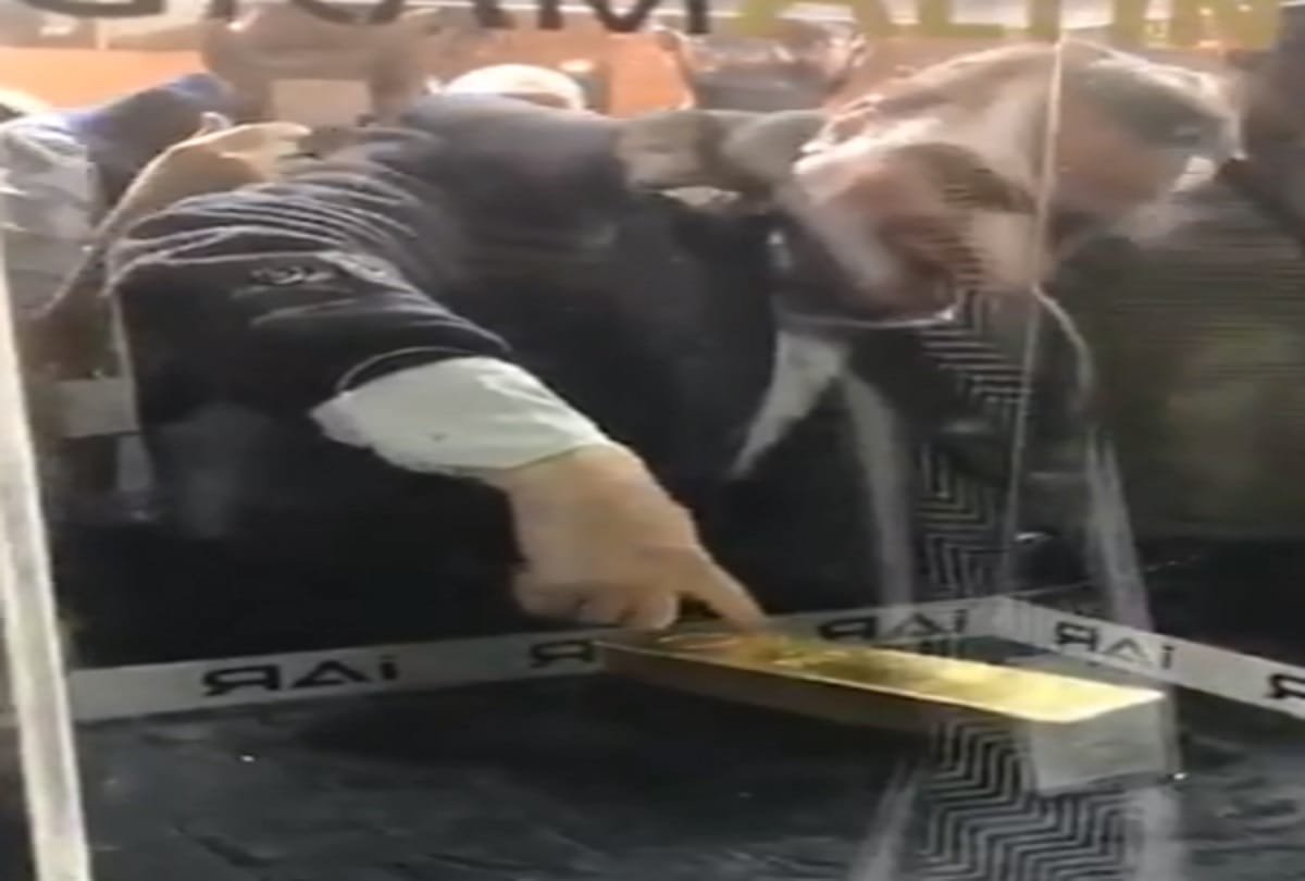 dubai airport 20kg gold bar challenge viral video