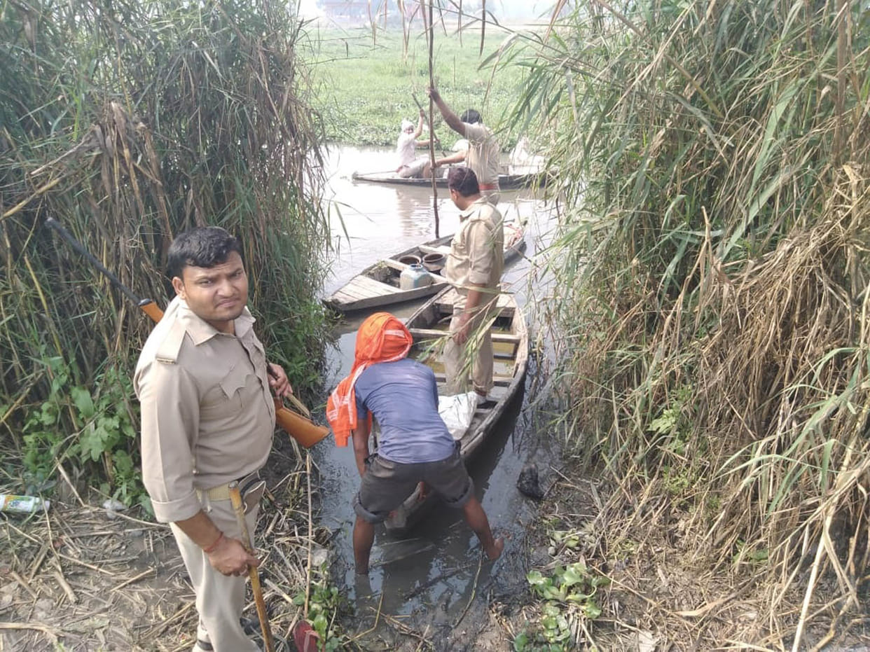 कच्ची शराब के अड्डों पर छापामारी