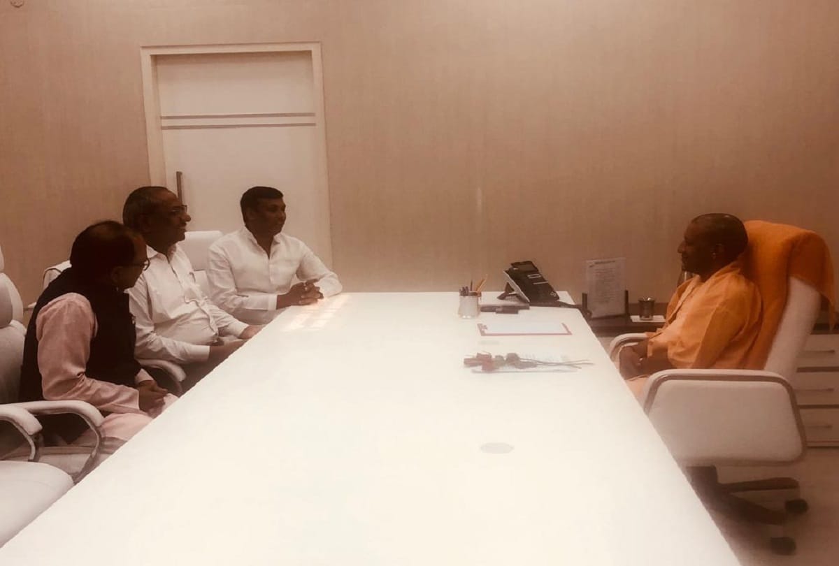 Lok Sabha Elections 2019 Nishad party chief Sanjay Nishad met with CM Yogi Adityanath
