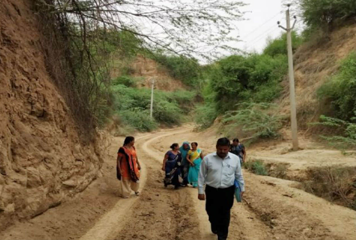 sick woman died who did not get treatment on time due to tractor stuck in mud