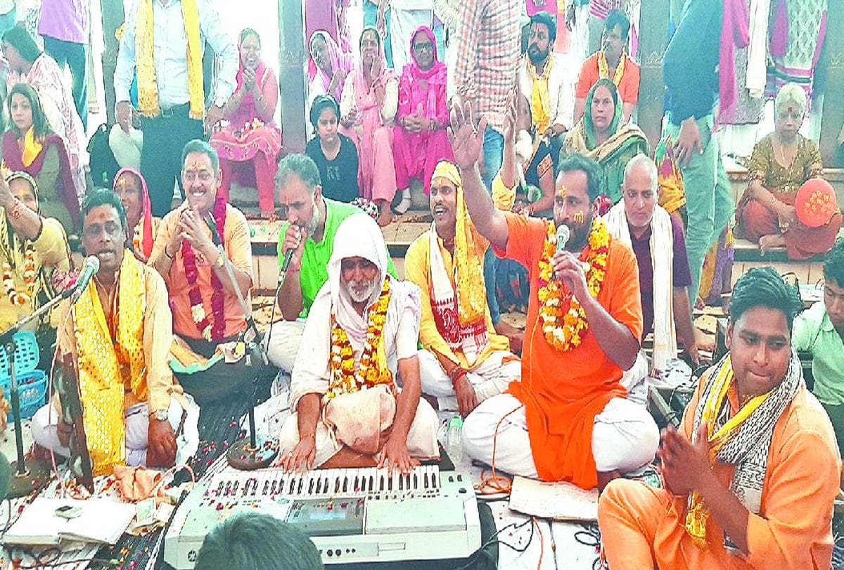 BJP MP Anil Jain held Bhajan Sandhya at ladli ji mandir barsana