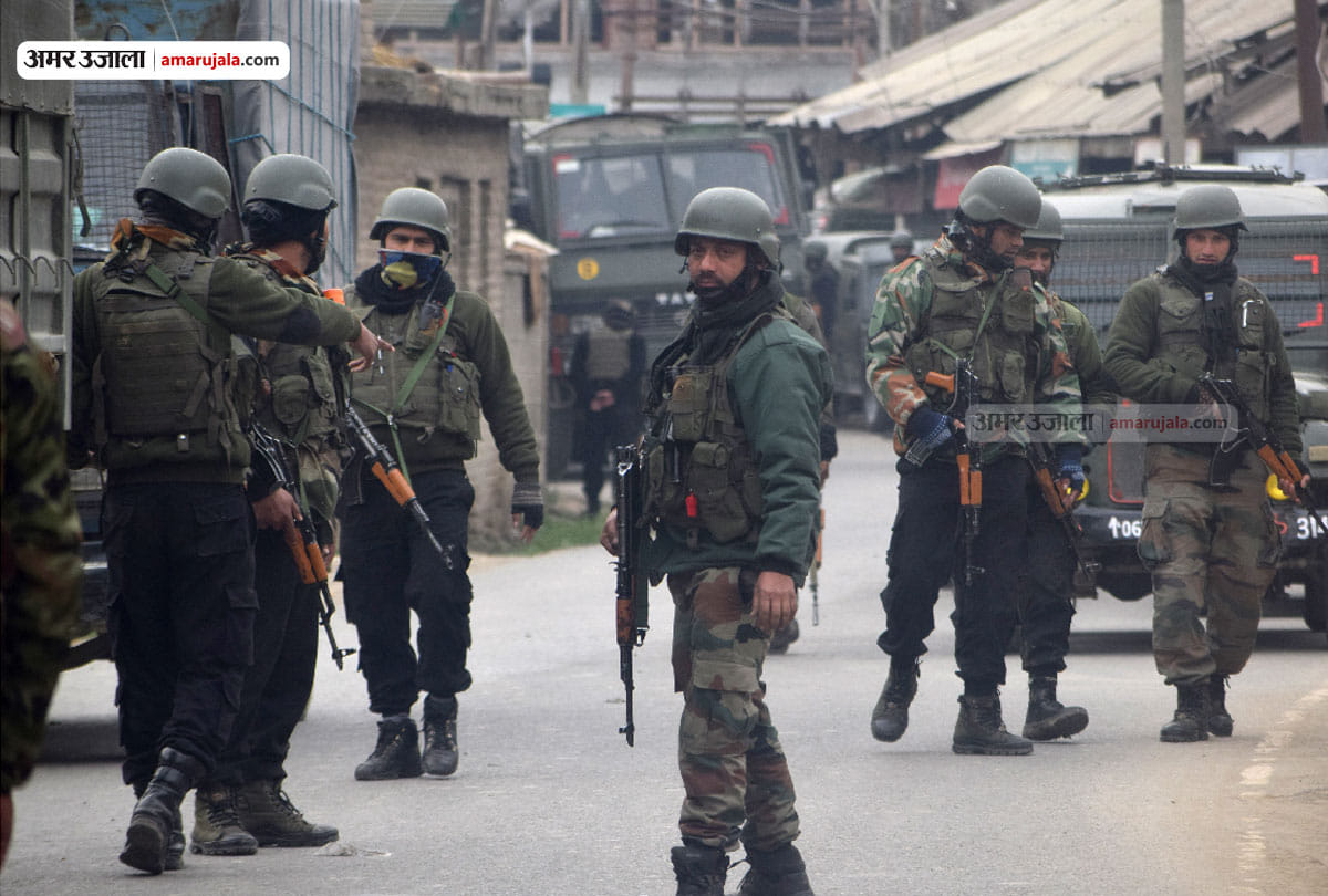security forces holed up 2 terrorists in a house in Dalipora area of Pulwama.