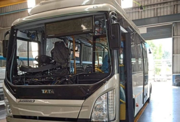 electric city buses will run on many routes in april