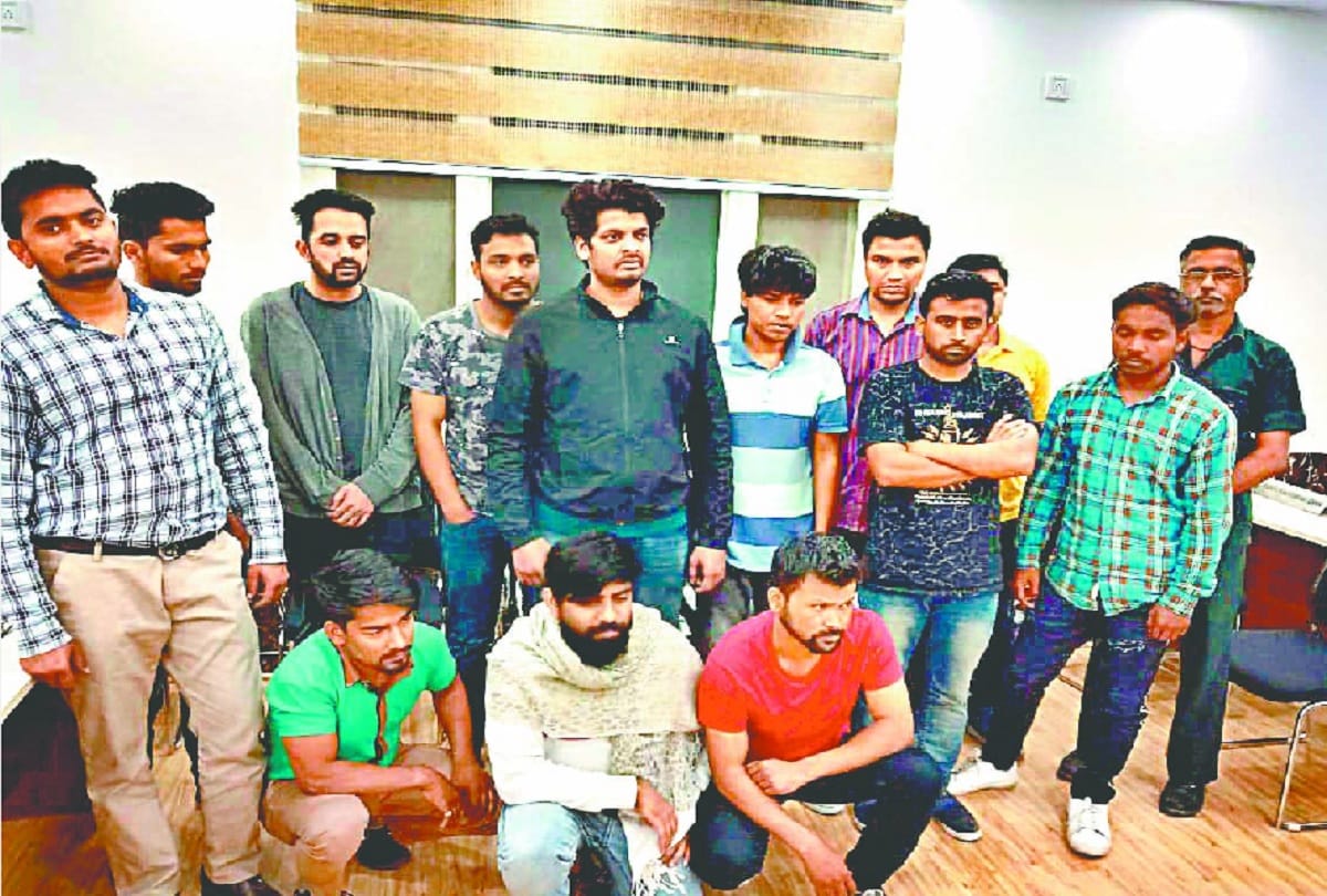 fake Call center busted in delhi