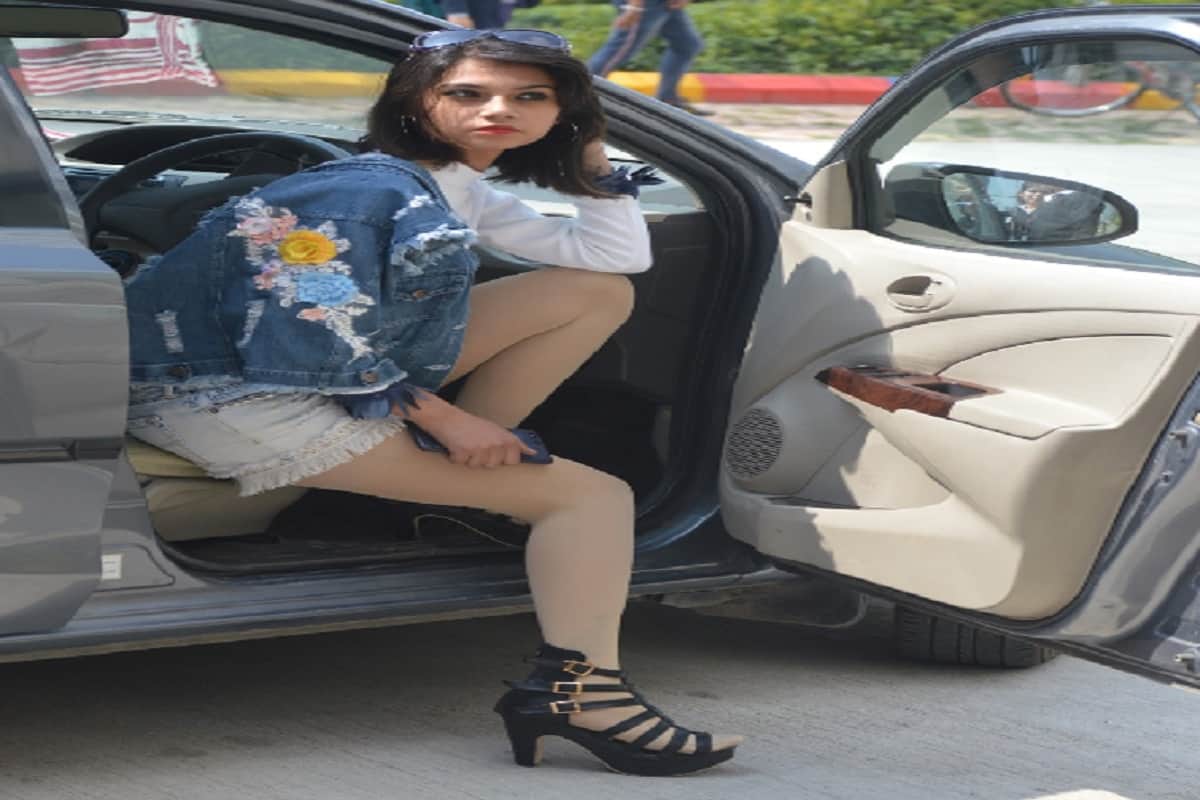 The summer season and the new trend of fashion has started in Meerut market