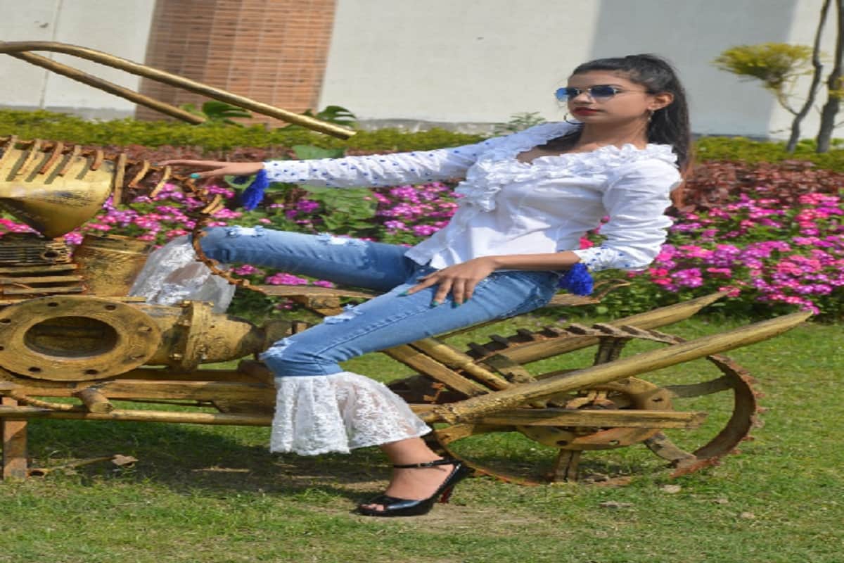 The summer season and the new trend of fashion has started in Meerut market